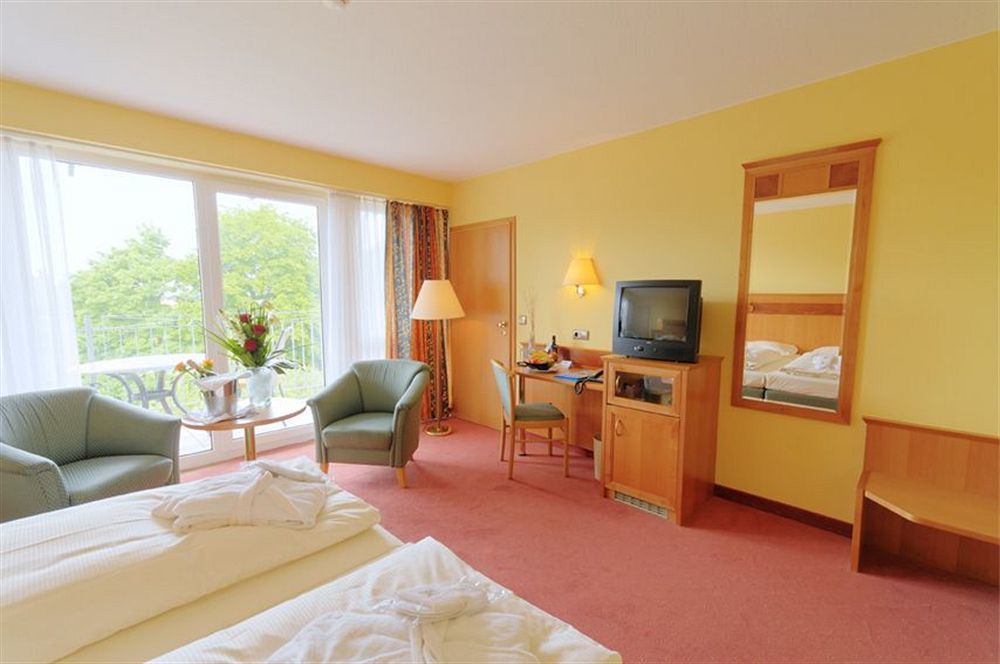 Achat Hotel บาดเดือร์คไฮม์ ภายนอก รูปภาพ